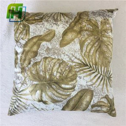 Trykker på fløyelspute